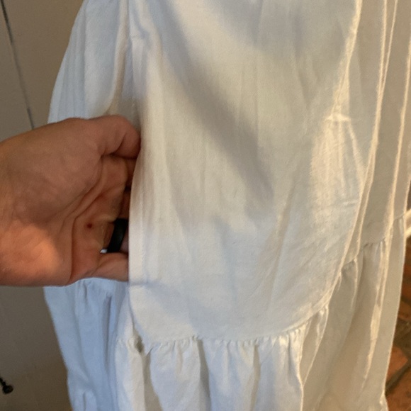 Universal thread size S white dress - Picture 3 of 5